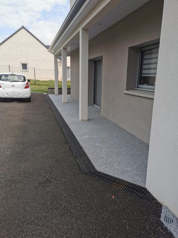 APPLICATION RESINE DE MARBRE POLYCHROME SUR TERRASSE EXISTANTE