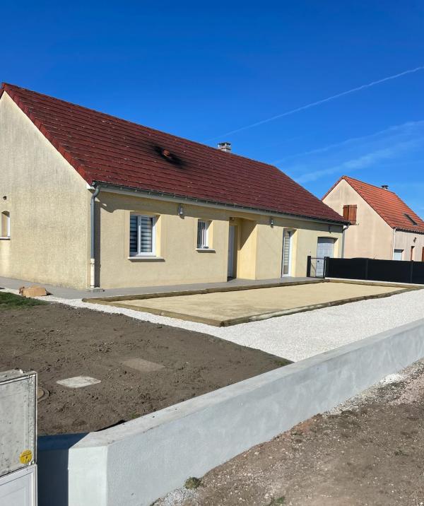 RE AMENAGEMENT COUR EXTERIEURE AVEC TERRAIN DE PETANQUE